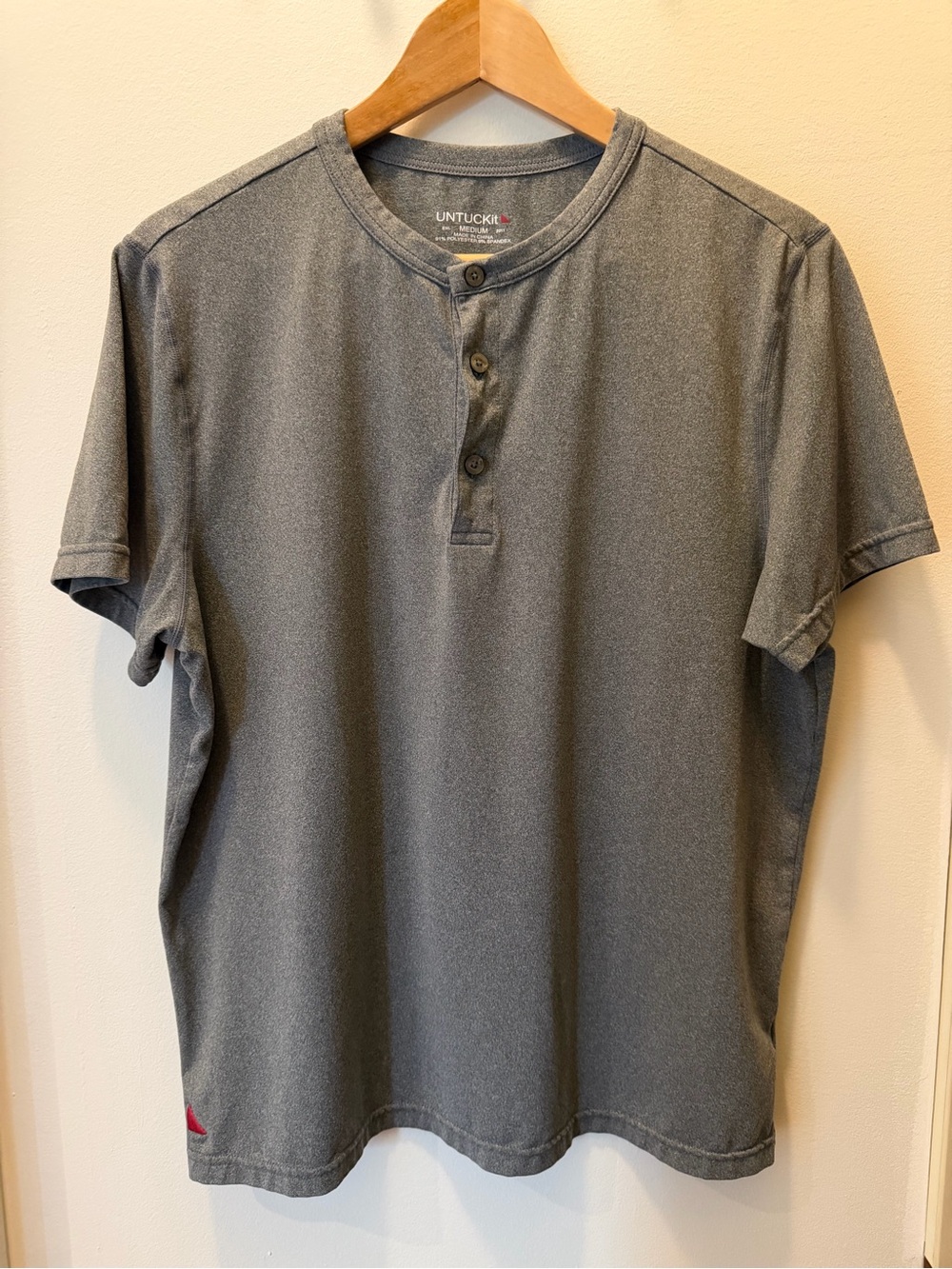 UNTUCKit Short-Sleeve Gray Henley Tee